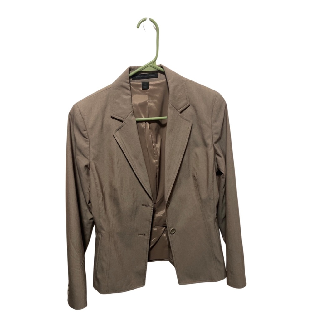 Women’s Expess tan suit jacket! Size 6